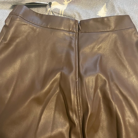 Leather skirt and top from banana republic size small to medium - Picture 3 of 4